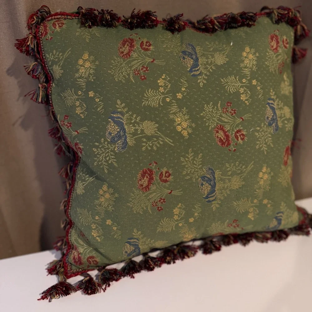 Floral Botanical Tossed Print‎ Throw Pillow Tassels Green Red Blue
